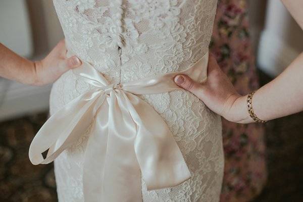 Quels secrets pour porter des vêtements en dentelle sans paraître trop romantique?